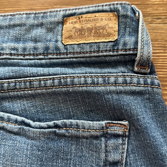 Levi's Women’s Slender Boot Cut 526 Blue Jeans. Size 8 Medium - Picture 5 of 7